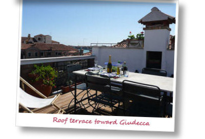 Large roof terrace with table, chairs, deck chairs and BBQ